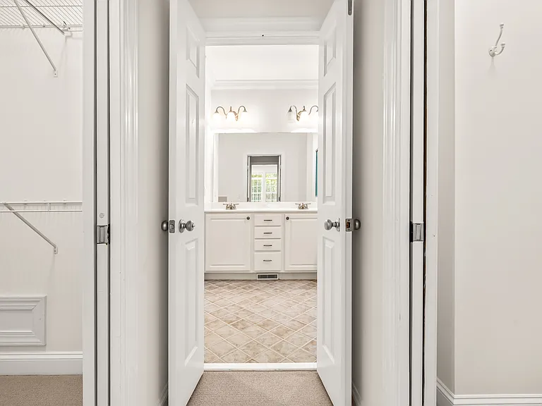 Entry to closet and bath