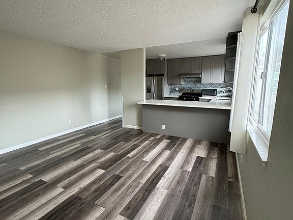 3rd image of 717 Linden Ave APT 2