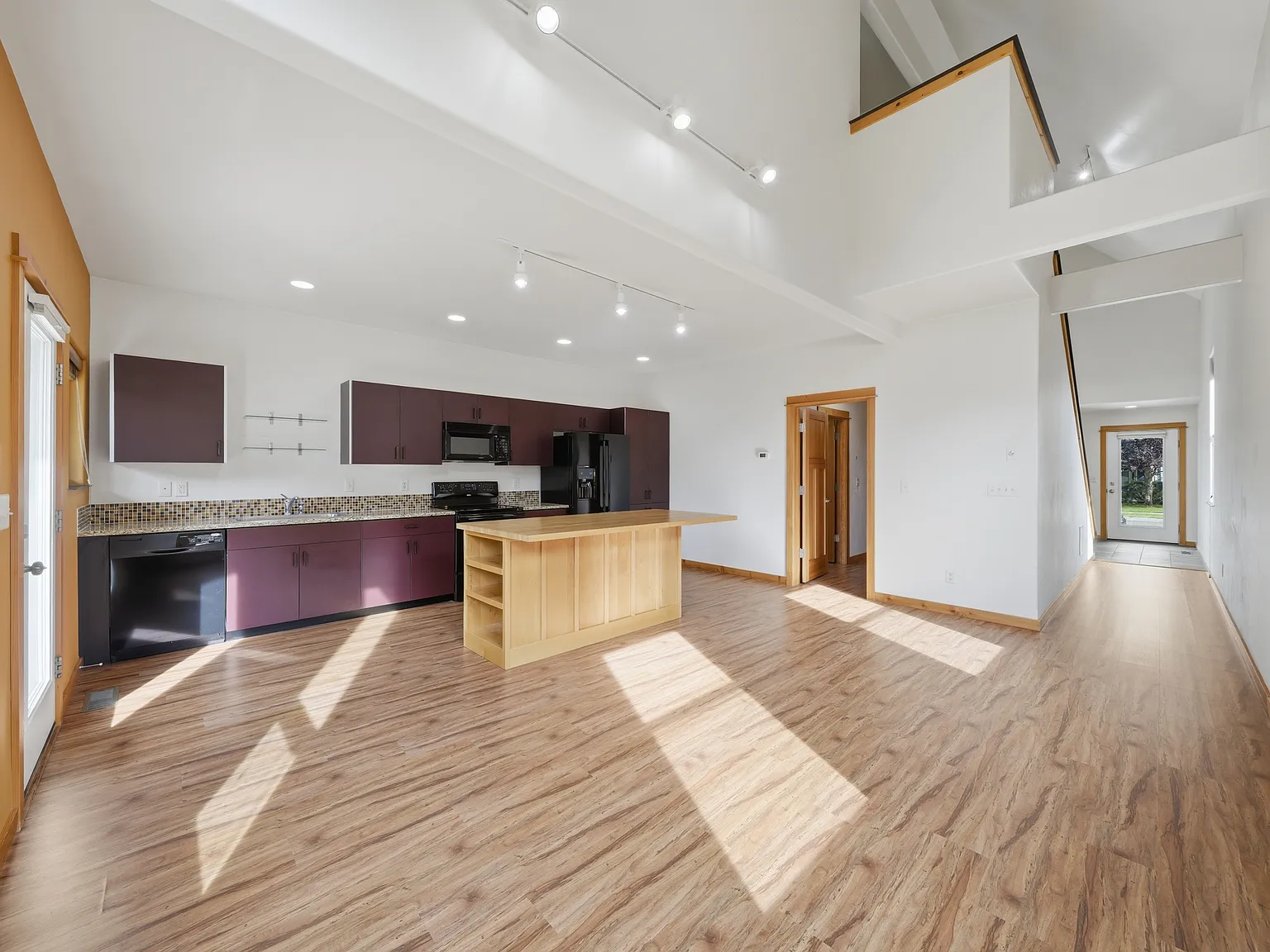 3 bed, 1424 sqft, $3,000 — Photo 2