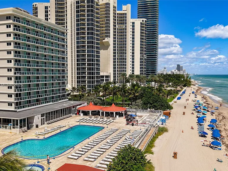 19201 Collins Ave #610 — Photo 31