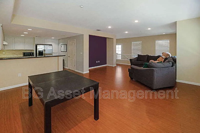 3 bed, 3.5 bath, 1901 sqft, $4,150 — Photo 1