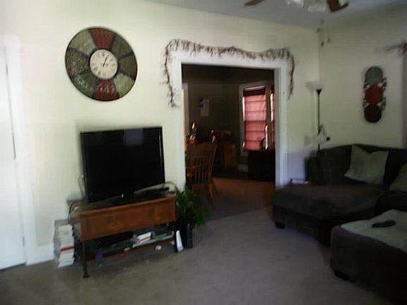 3rd image of 305 S Oak St