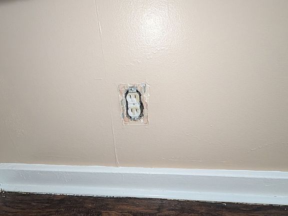 5th image of 33 Lardner Ct