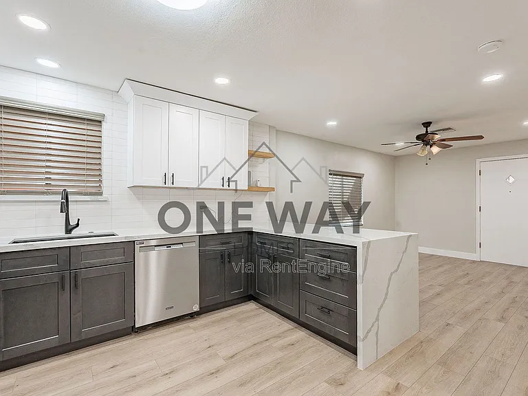 745 E Pierce St — Photo 14