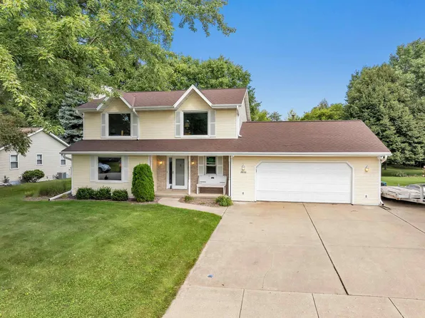2888 Sunray Ln, Green Bay, WI 54313