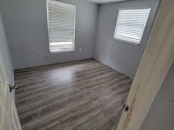 5th image of 400 11th St W #401-A