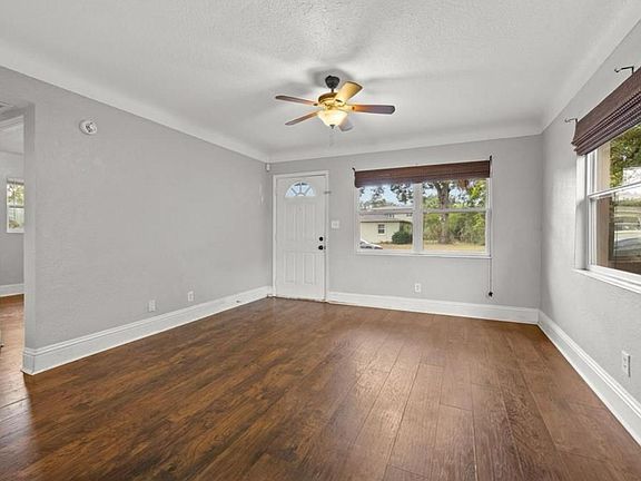 3rd image of 5654 Dartmouth Ave N