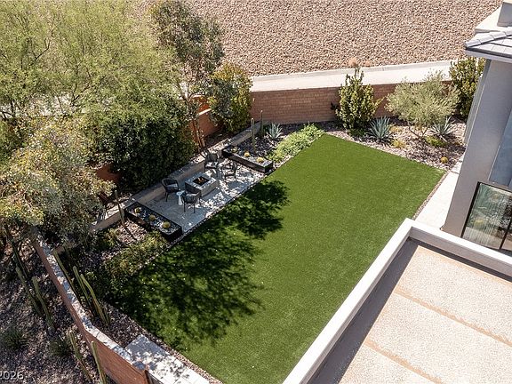 3rd image of 1 Garden Shadow Ln