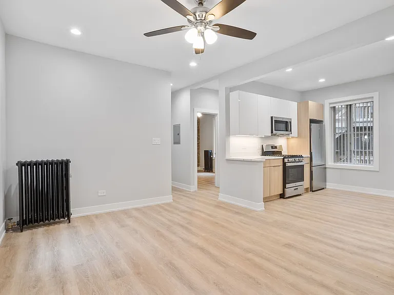 7417 N Clark St — Photo 14