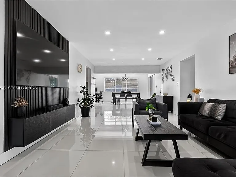 413 SW 5th Ave — Photo 9