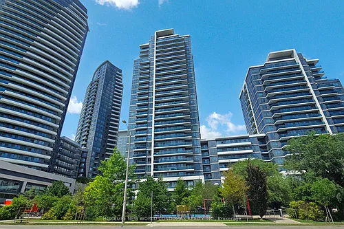 7165 Yonge St Photo 1