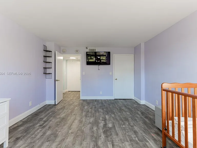 290 174th St #318 — Photo 32