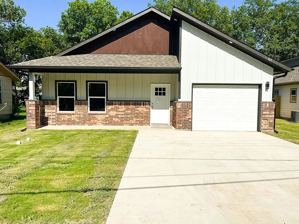 821 Edgar St