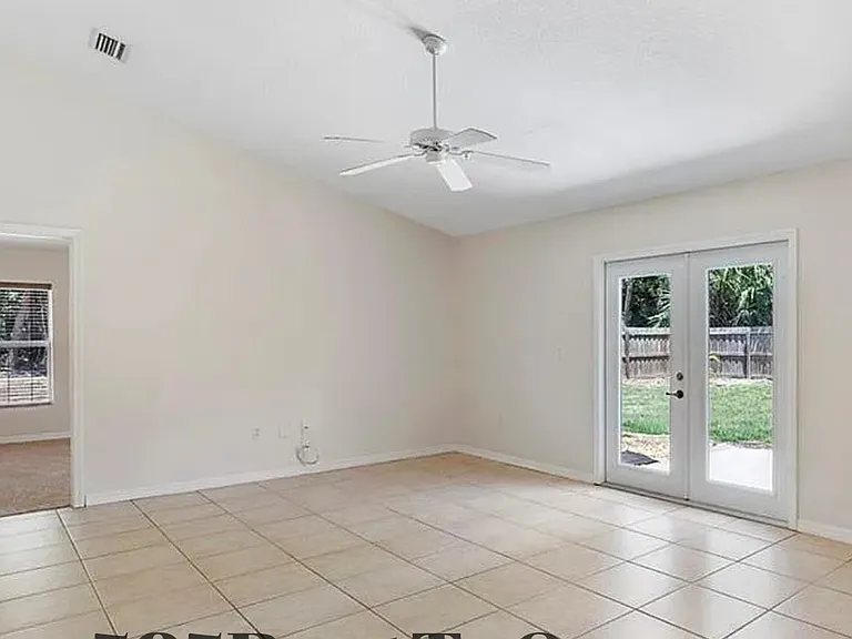 1204 Waycross St — Photo 2