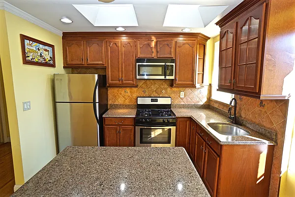 Rented by Bizzarro Agency | media 10