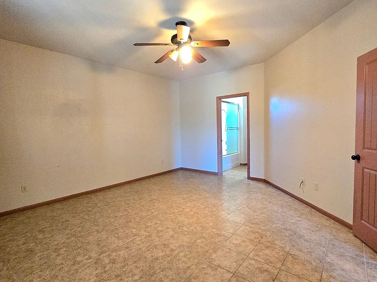 7425 Kellogg Ave — Photo 13