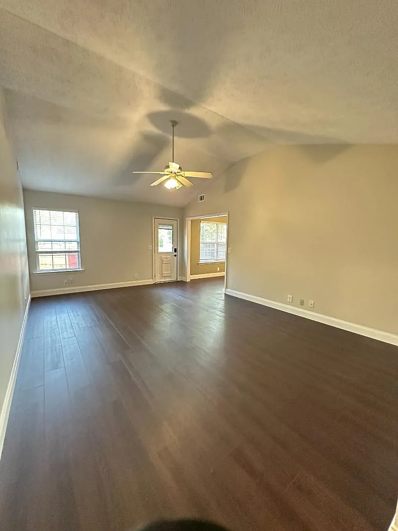1171 Catawba Way — Photo 2