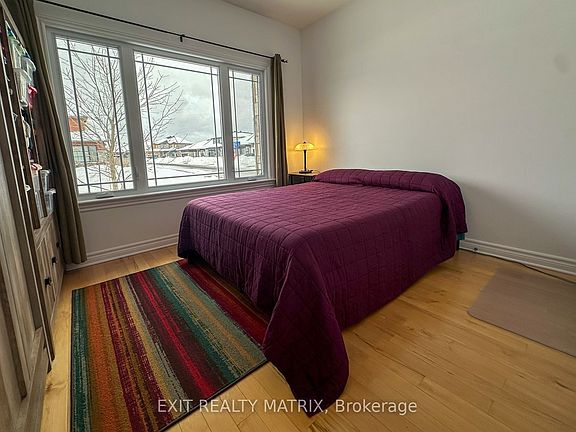 4th image of 484 Bruges St