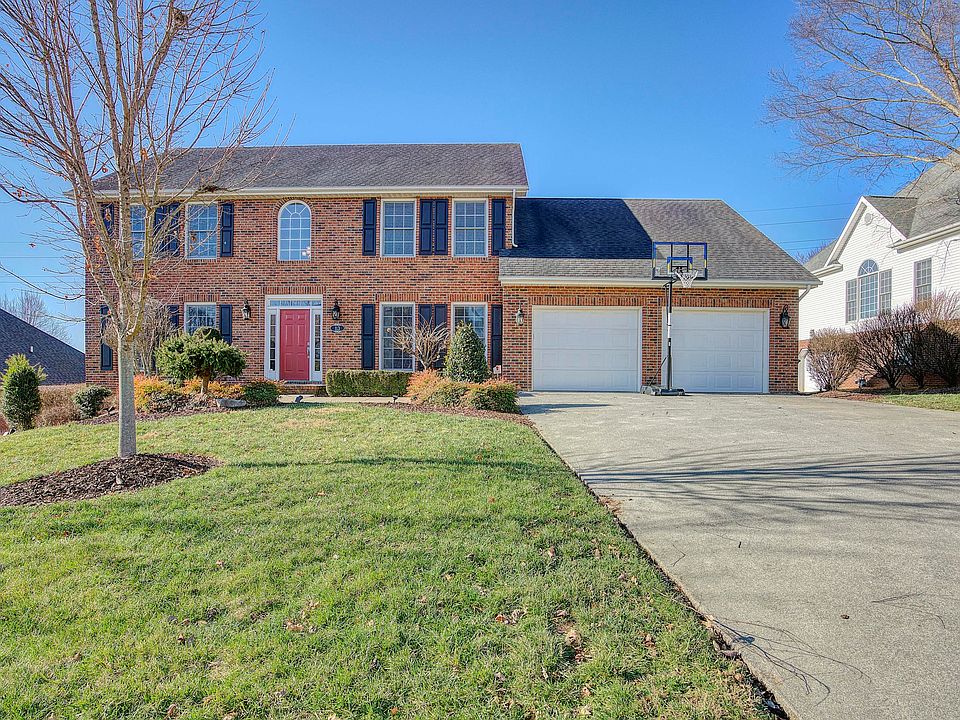 1st image of 113 Emerald Chase Cir