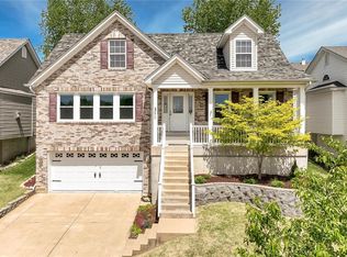 1049 Winter Lake Dr, Fenton, MO 63026