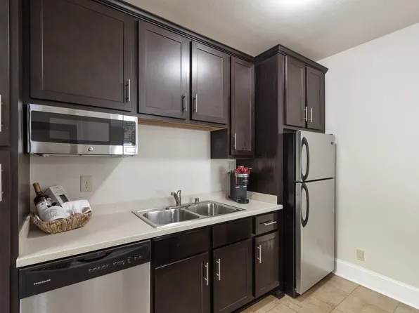 Cambridge Manor, 1743 N Cambridge Ave #1-108, Milwaukee, WI 53202