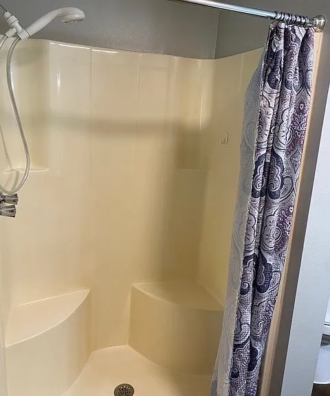 5105 Lake Dr — Photo 15