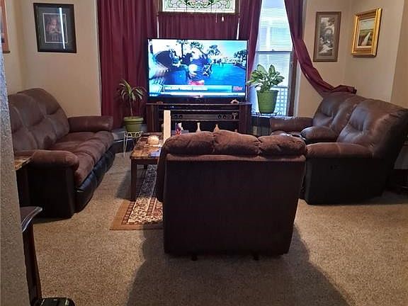 4th image of 1020 Henry St