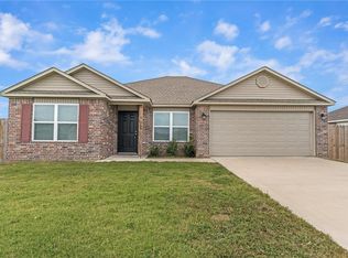 932 W Aiden Dr, Siloam Springs, AR 72761