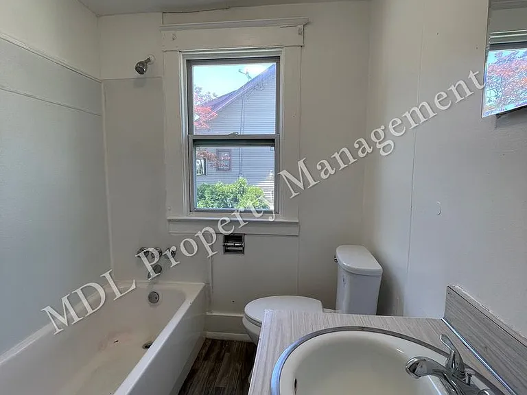 1108 W Holland Ave — Photo 15
