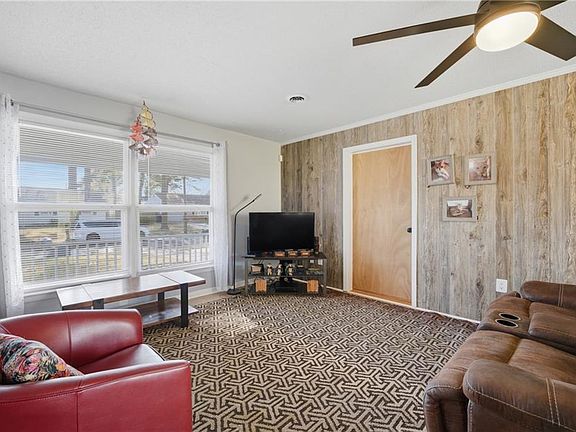 3rd image of 4900 Klamath Rd