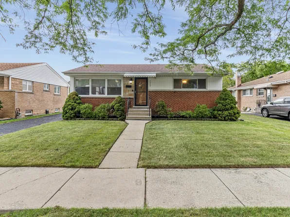 7226 W Greenleaf St, Niles, IL 60714