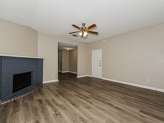 3rd image of 621 Hollyberry Dr