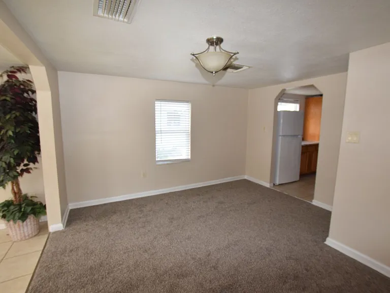 317 E Barnes Ave — Photo 16