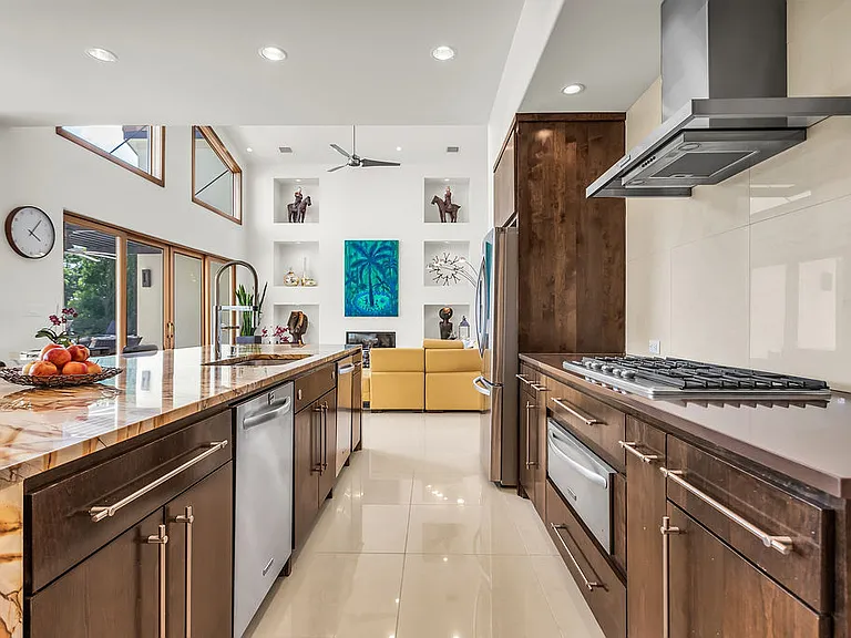 10027 Hillsdale Ln — Photo 6