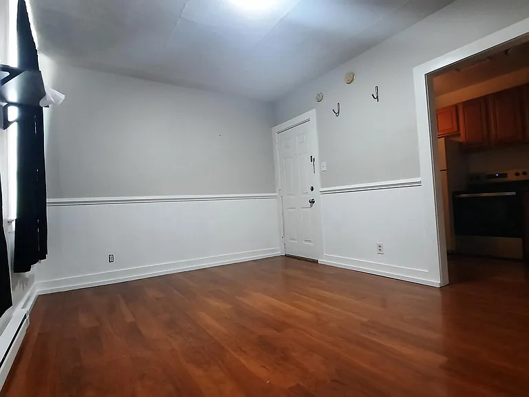 10 Blue Ridge Ave #4 — Photo 3
