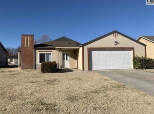 2405 N Brentwood St, Hutchinson, KS 67502