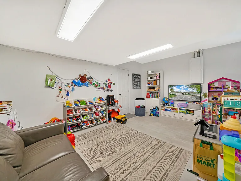 3048 NW 25th Way — Photo 23