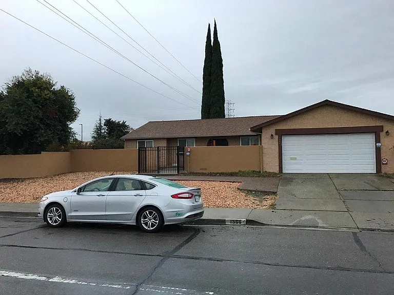 1566 Ventura Dr — Photo 2