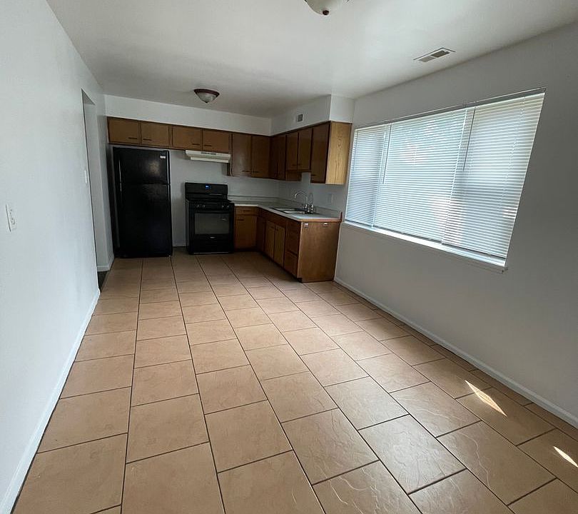 1st image of 372 Greenbay Ave APT 1