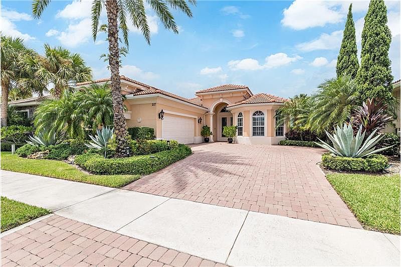 1st image of 217 Carina Dr
