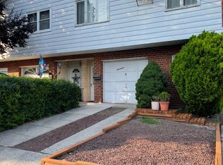 17 Raritan Ave, Staten Island, NY 10304