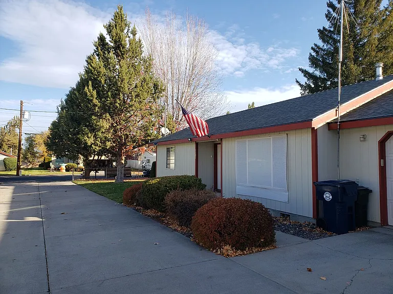 2132-2142 SW Reindeer Ave — Photo 12
