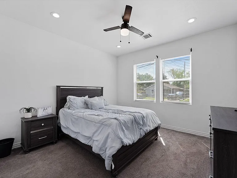 4547 Newberry St — Photo 17