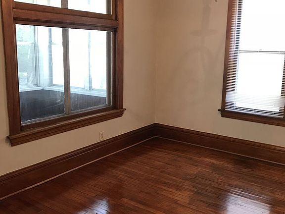 4th image of 881 Margaret St Unit 1