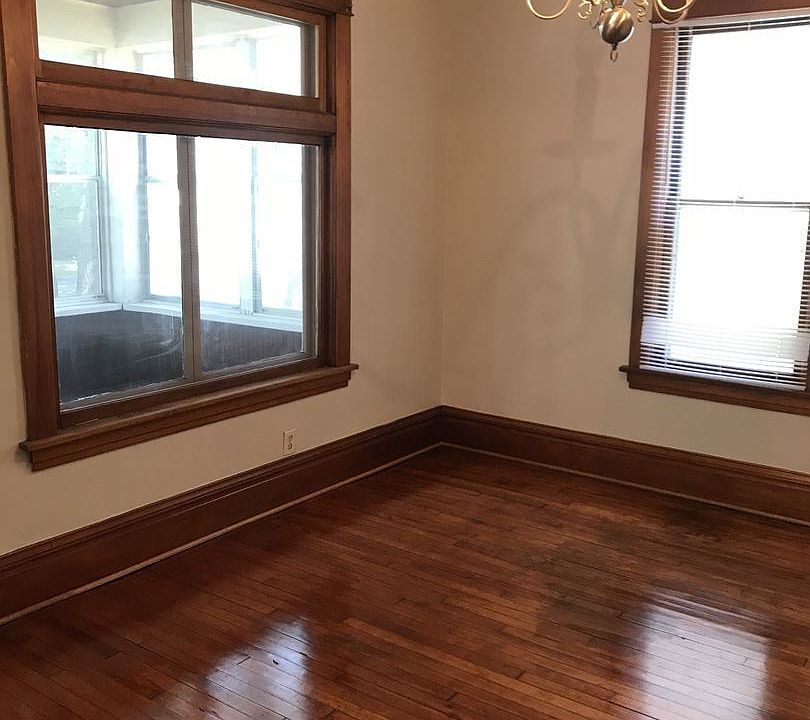 1st image of 884 Margaret Ave E