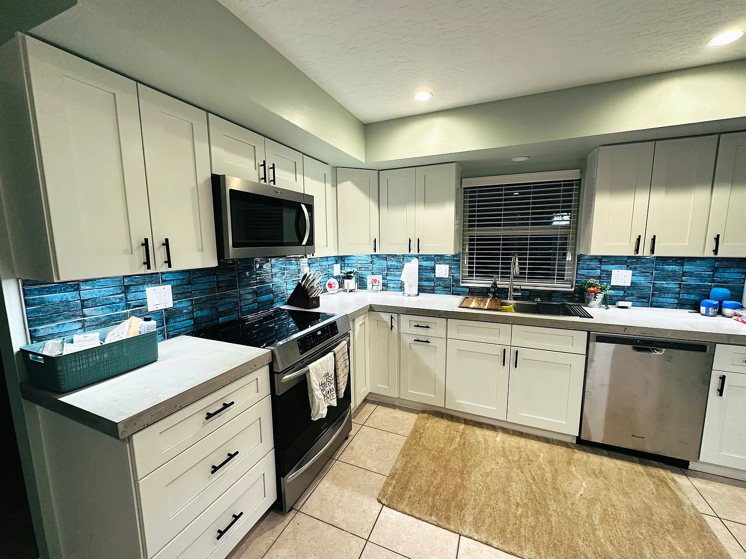 4 bed, 2.5 bath, 1942 sqft, $3,550 — Photo 1