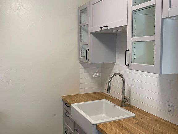 4th image of 1084 Wentworth St #3