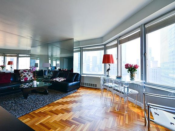 2nd image of 150 W 56th St APT 3107