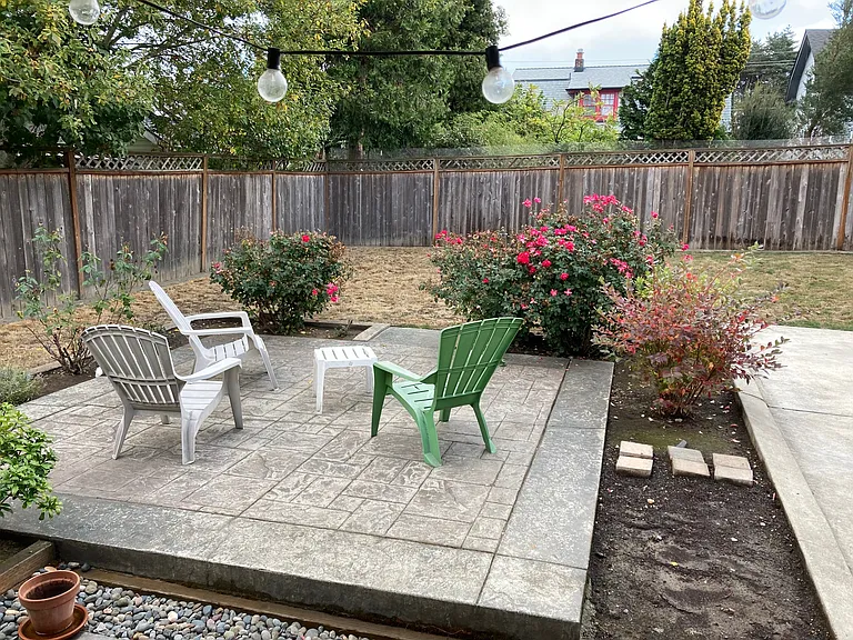 420 21st Ave E — Photo 3
