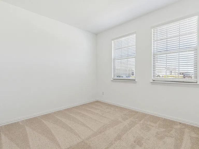 1120 Flameleaf Dr — Photo 8